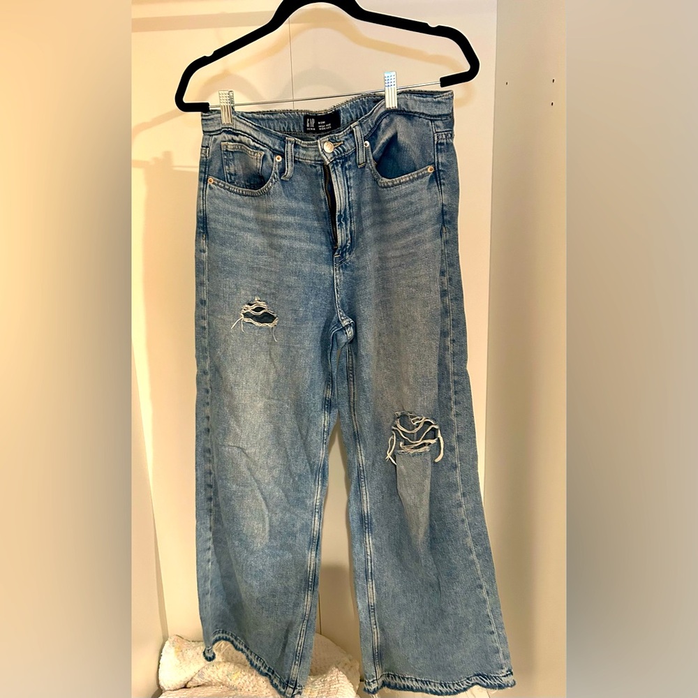Gap High Rise size 28 ripped jeans